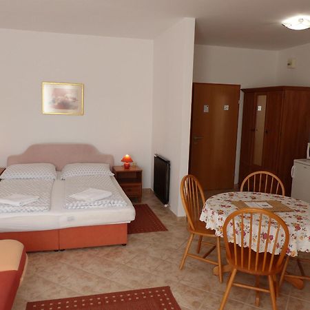 שיופוק Toscana Lakeside Apartments I - II Family Friend חדר תמונה